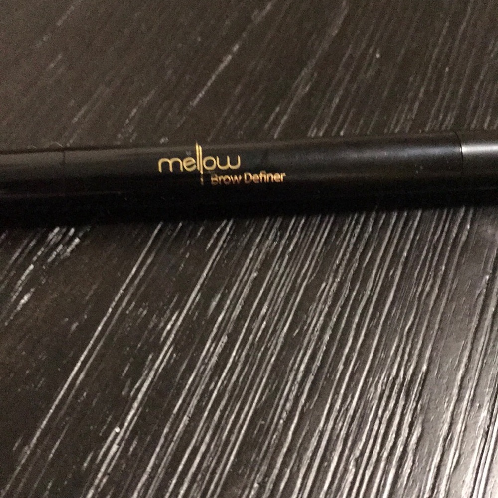 Brow definer